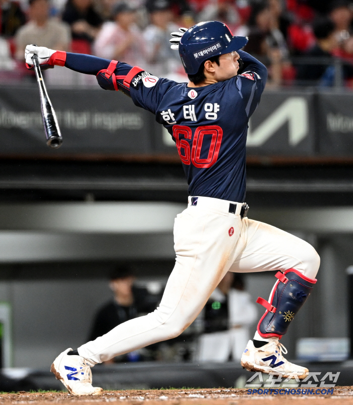 Lotte's super emergency! No. 4 hitter Na Seung-yeop injured his eye during training...Hospitalized for bleeding → scheduled for a thorough examination on the 6th 