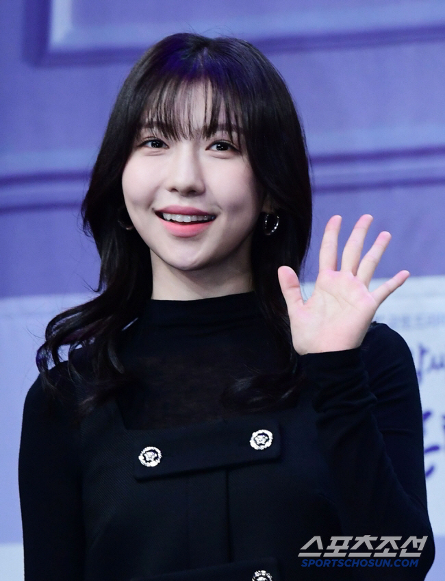  Hyunyoung Joo, yesterday (4th) car accident while on the move to schedule...a minor injury