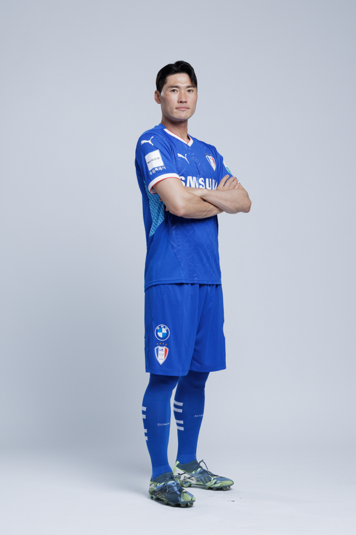  I'll promote it Suwon Samsung Recruiting Proven Veteran Centerback Hwang Seok-ho...defensive upgrade