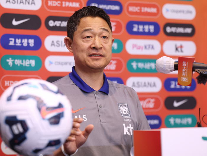  Lee Min Sung Ho, come on! Bae Joon-ho's ace mode announces the starting list for the match against Australia, selecting a large number of K Leaguers