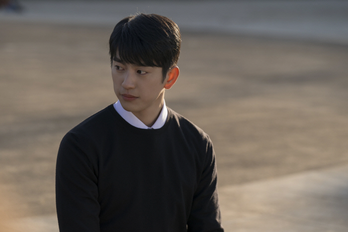 Park Jinyoung, are you sure you're the same person? Hot and unknown Seoul X Cold and High Five transformed to an extreme twist