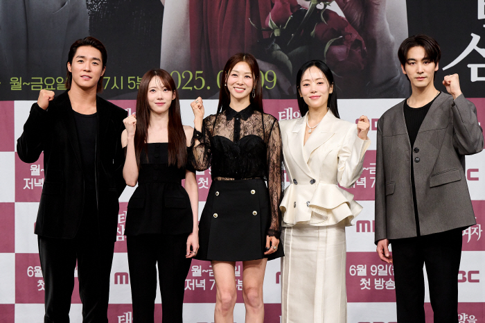  I'm the only one who needs to do well…Controversy over husband's affair Jang Shin-young made a comeback with a revenge play (a woman who swallowed the sun)