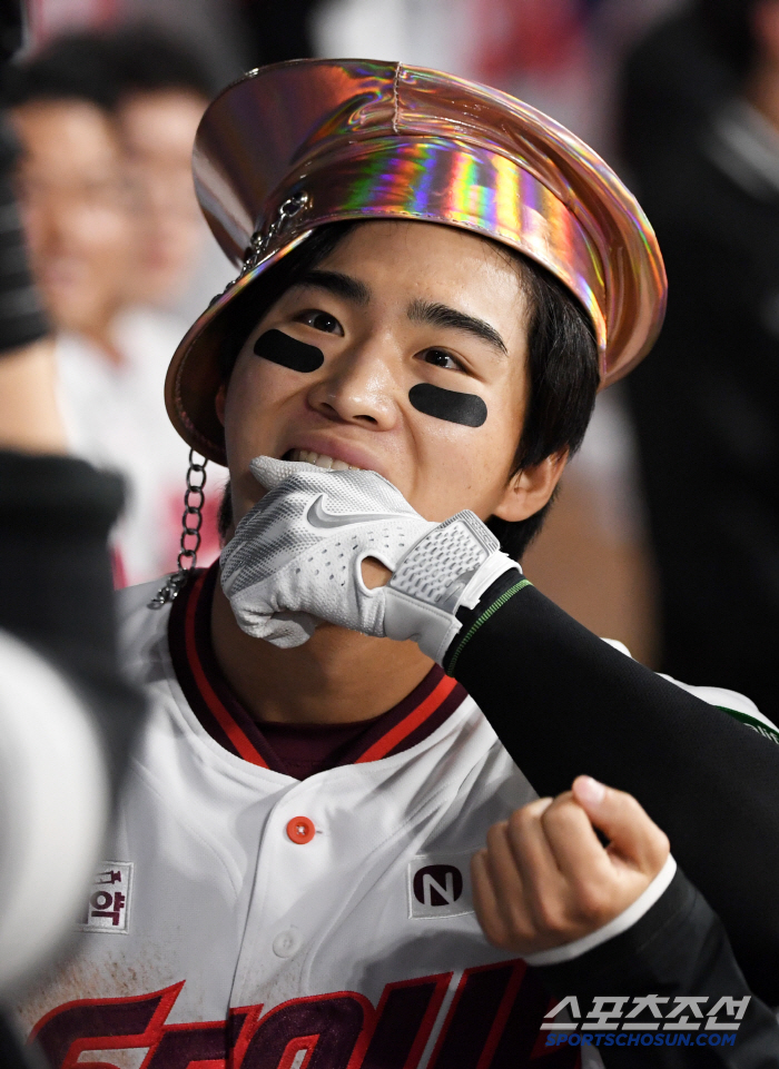 The second Lee Jung-hoo resurrection! 3 hits and 3 RBIs including home runs → Sajik forced silence...Lotte, which lost to Kiwoom in a row, has been loosing for four consecutive times 