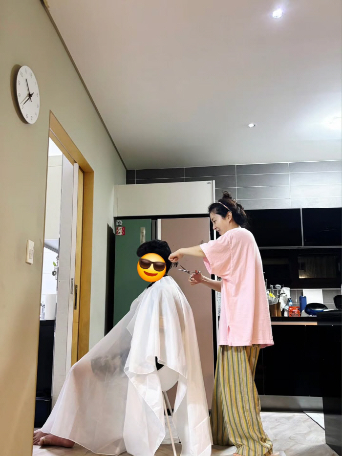 Seol Kyung-gu ♥ Song Yoon-ah, 3rd grader, she cut her hair herself..What can't you do