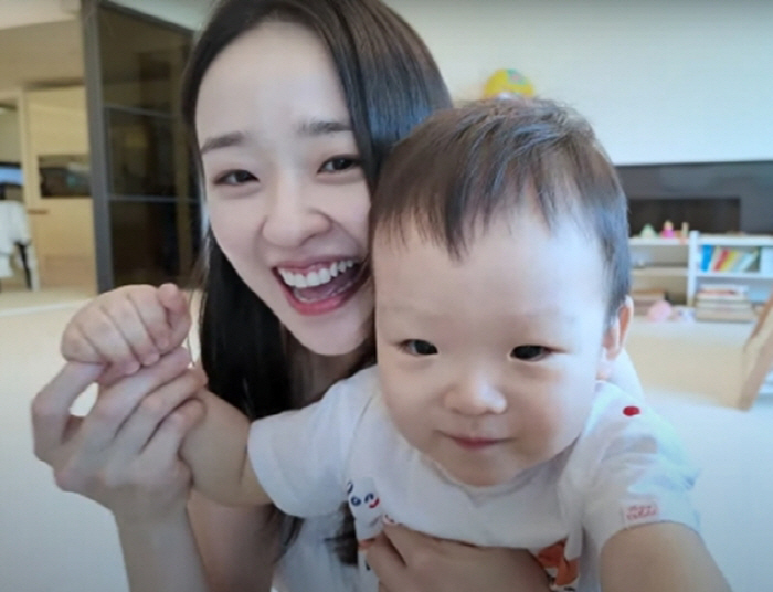 Son Yeonjae's 15-month-old parenting log taken at 7.2 billion newlyweds is a mother rather than a father