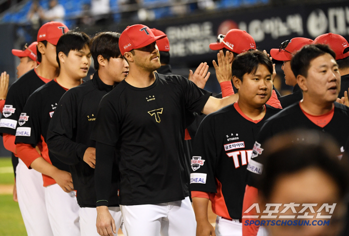 There is no other foreign player like Nail who said he would throw more even after being hit by a red swollen hand