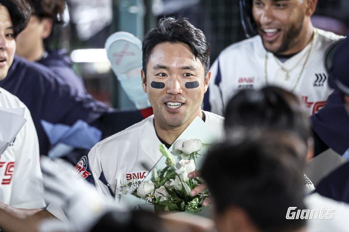 There's no giving up on 09! Reyes 3 hits → Lotte's lifetime legendary home run hit...Make up for the critical mistake 