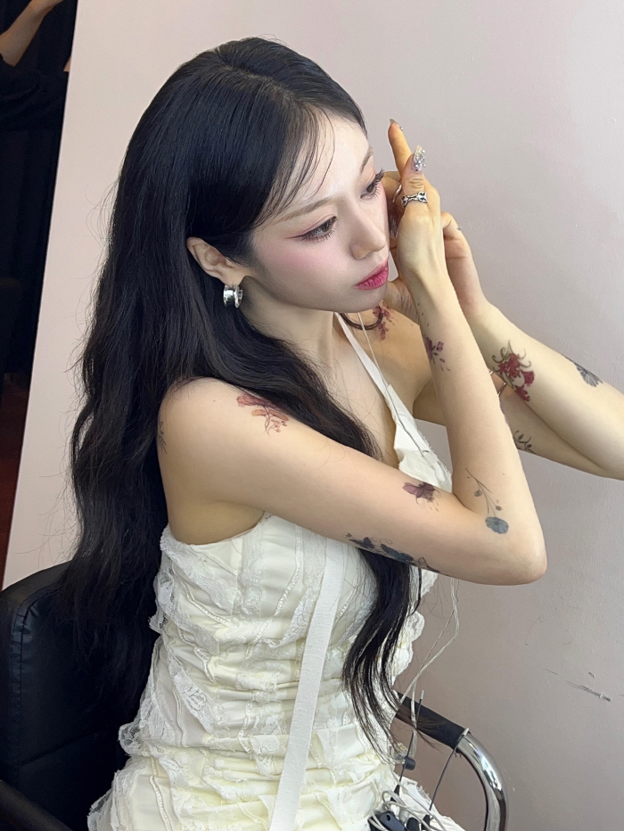 After Ji-yeon and Hwang Jae-gyun divorced, they were more bold and destroyed...I'm covered all over with tattoos