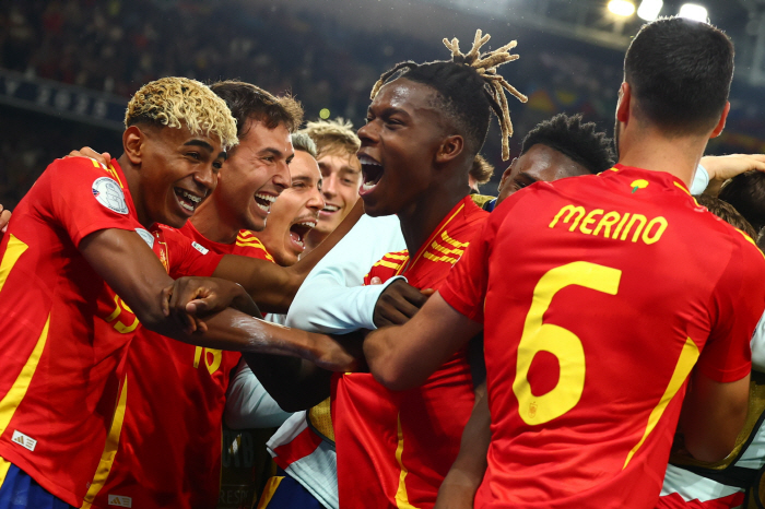 All-time slugfest → Mbappe knelt down again. Spain advances to the final of the Nations League with 54 wins against France
