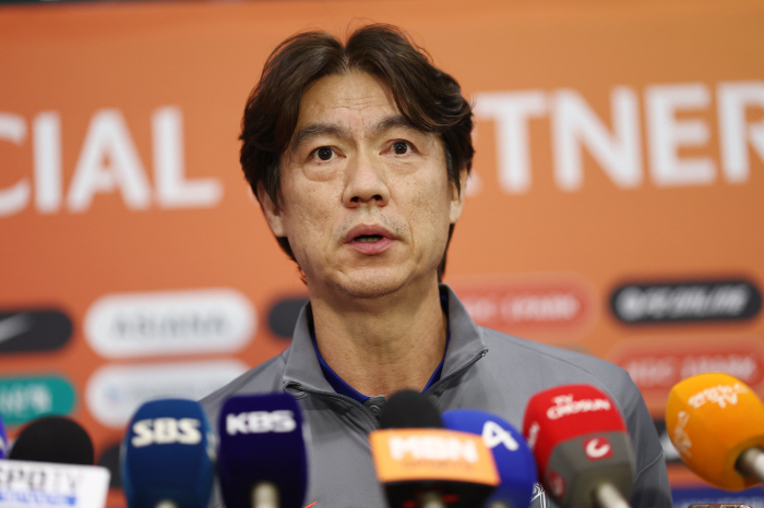Coach Hong Myung-bo has advanced to the World Cup finals for 11 consecutive times. Son Heung-min is in the process of preparing for the World Cup finals