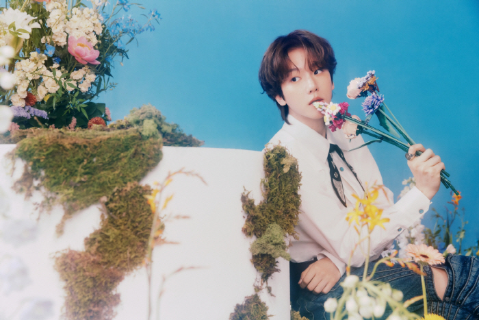 Baekhyun Kicks Off First Solo World Tour ‘Reverie’ in Seoul