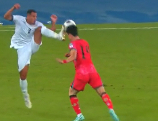 A dangerous foul → exit! South Korea secures numerical advantage in 24 minutes of first half 