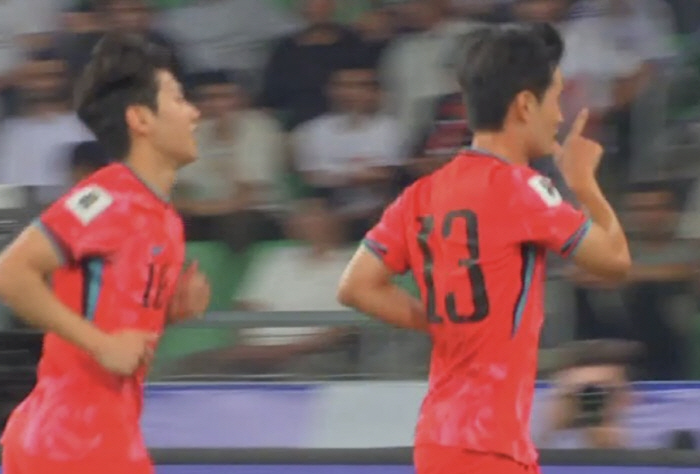 Director Hong Myung-bo's mercenary skills hit! Kim Jin-gyu's first goal exploded as a substitute! South Korea scores in 18 minutes of the second half, leads 10 