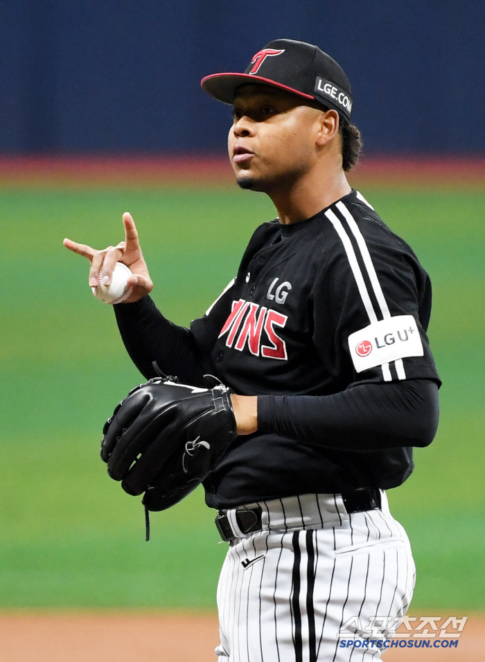 He came back and gave up one earned run in 12.1 innings. L Dong-won's trust and defense, which kept the No. 1 spot, is solid, confident even in a crisis 