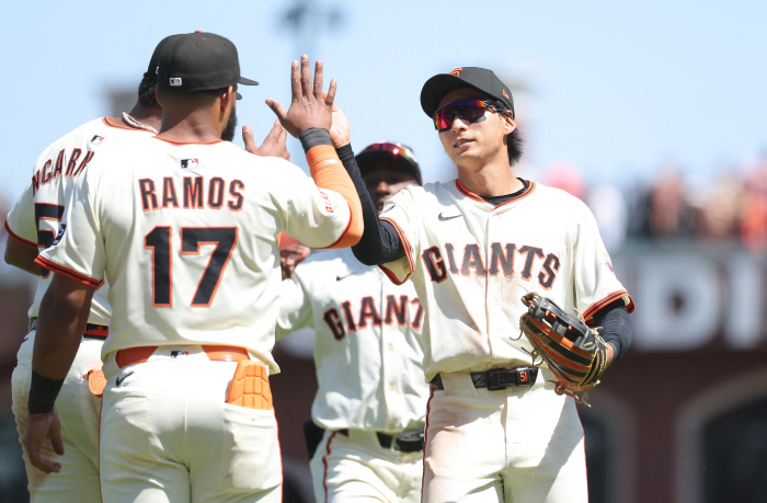 Home run, no, at least a triple The broadcast crew's excitement and sighing, and the seventh arch LE of the season taken away by Oracle Park, are fully revived