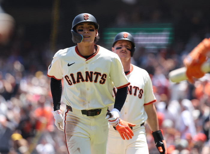Home run, no, at least a triple The broadcast crew's excitement and sighing, and the seventh arch LE of the season taken away by Oracle Park, are fully revived