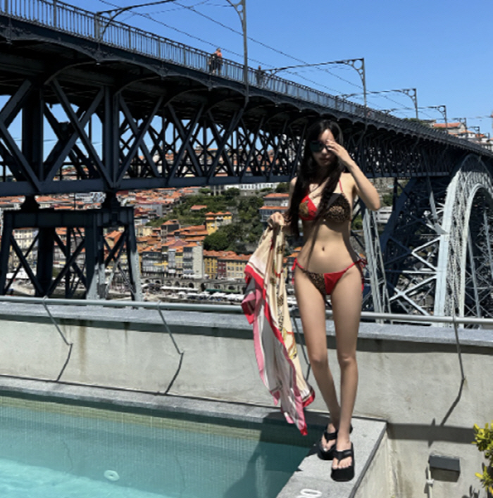Hyomin, let's meet at the Bikini Exposed Water Bomb for 2 months