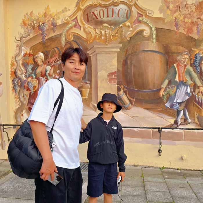 Lee Dong-gook left for Germany, and memories with his son, Dae-bak..Let's not forget the happy moment