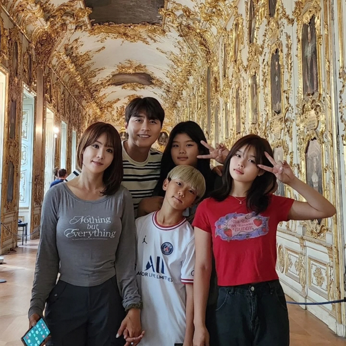 Lee Dong-gook left for Germany, and memories with his son, Dae-bak..Let's not forget the happy moment