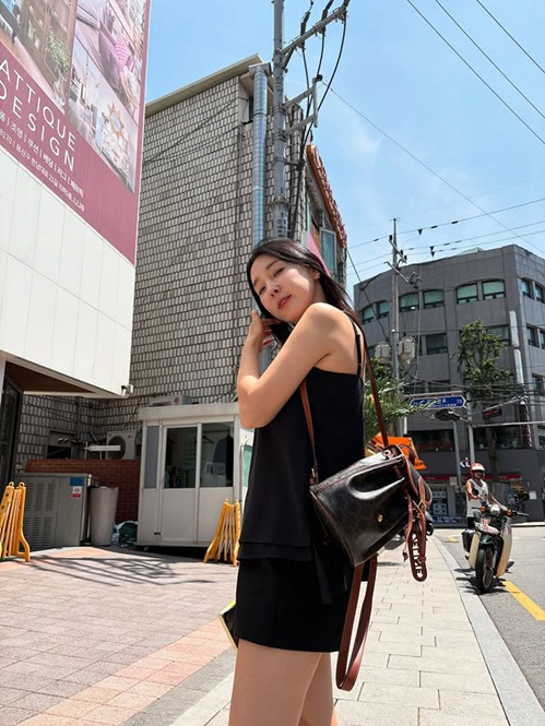 Lee Ji-hye, who turned into a hot girl, ♥ This is how you take a picture of Moon Jae-wan