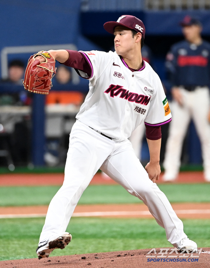 LG Welcome → Jung Hyun-woo, who was ranked 0th for the Rookie of the Year award, will return to the starting lineup against LG on the 8th!