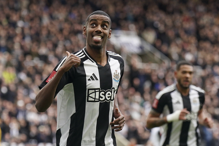 Liverpool's 220 billion Isak was recruited to pole position! This Summer's Transfer Market Will Work...Gerrard also helped Liverpool Will Be Stronger Next Year