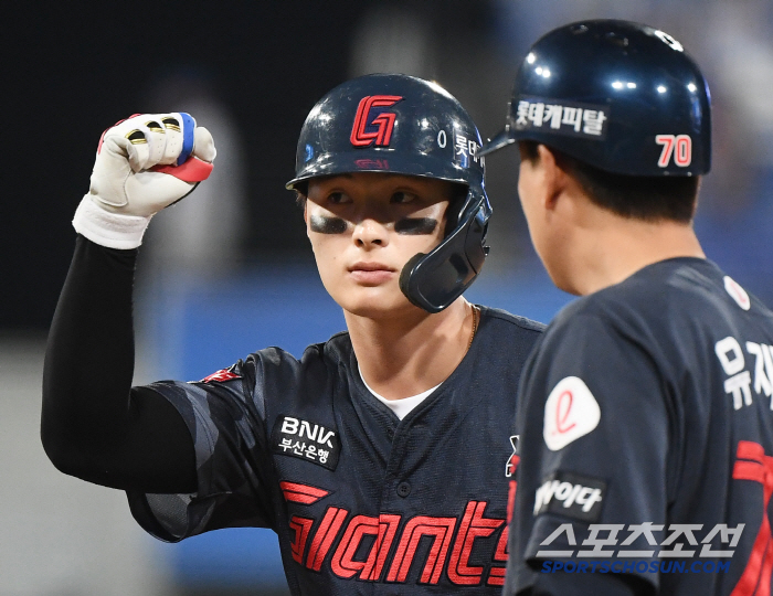 Lotte's super emergency! Even Yoon Dong-hee fell out…Partial damage to the thigh muscle, re-examination after two weeks