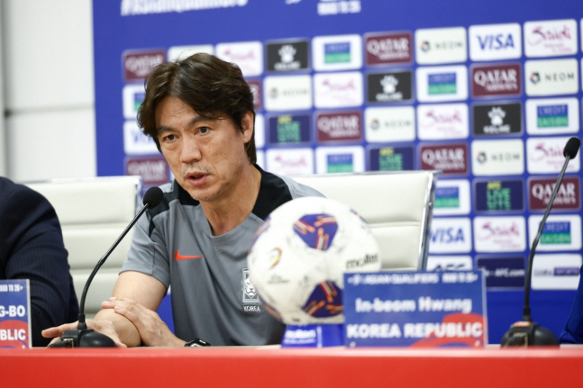  Heat wave  away pressure → Coach Hong Myung-bo has succeeded in advancing to the WC for 11 consecutive times. Now, everything is focused on the World Cup
