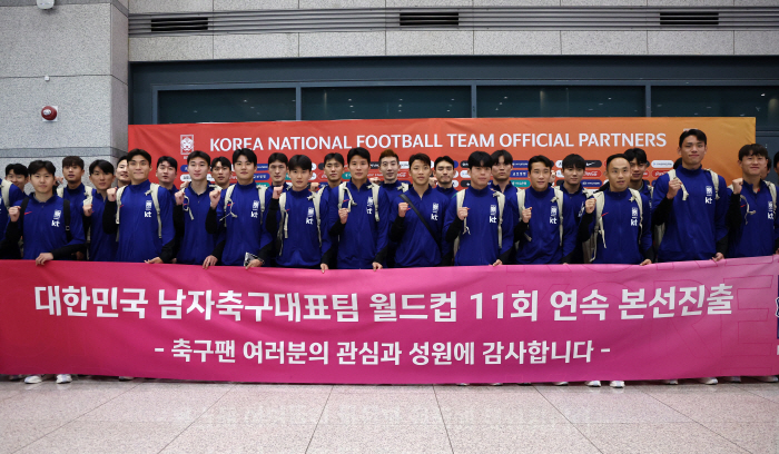 Only 6 countries around the world achieved the first feat President Lee Jae-myung congratulates Hong Myung-bo on his 11th consecutive World Cup trip