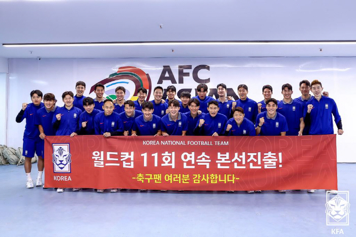 Only 6 countries around the world achieved the first feat President Lee Jae-myung congratulates Hong Myung-bo on his 11th consecutive World Cup trip