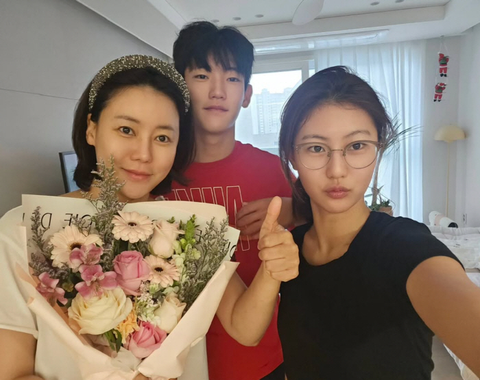 Park Yeon-soo, your child's farming is a hit.. Jiwook, you won a soccer tournament. That's cool