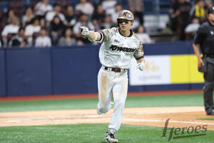 Perfect for the first time! Lee Jung-hoo's successor, LG's thunderbolt equalizer → Defense error? You can hit a home run. Lee Joo-hyung was worried about losing a point