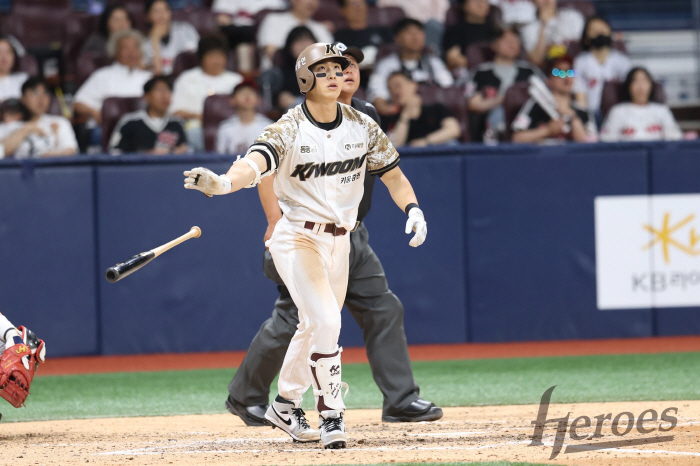Perfect for the first time! Lee Jung-hoo's successor, LG's thunderbolt equalizer → Defense error? You can hit a home run. Lee Joo-hyung was worried about losing a point