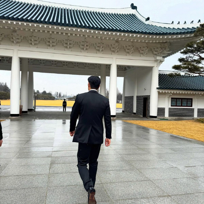  Choi Siwon visited the Memorial Day, and said, 'Freedom and peace are natural