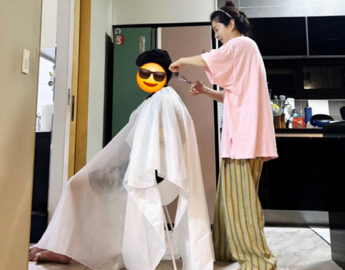 'Seol Kyung-gu ♥' Song Yoon-ah opens a hair salon for her?...a mother's touch day and night