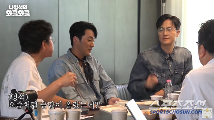So Ji-sub Gifts Gold to Cast and Crew After ‘Mercy for None’ Filming