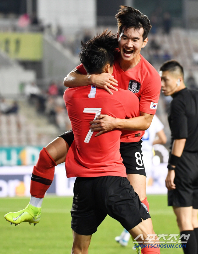 We did it! Hong Myung-bo defeated Iraq and confirmed his early trip to North China and the U.S.! 11 consecutive finals