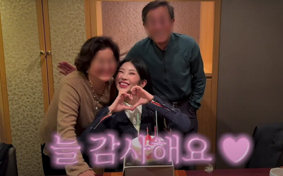 Choi Jin-sil's daughter, Choi Jun-hee, fated on the aunt's grandmother who raised her instead..I dyed my hair by myself. Cute