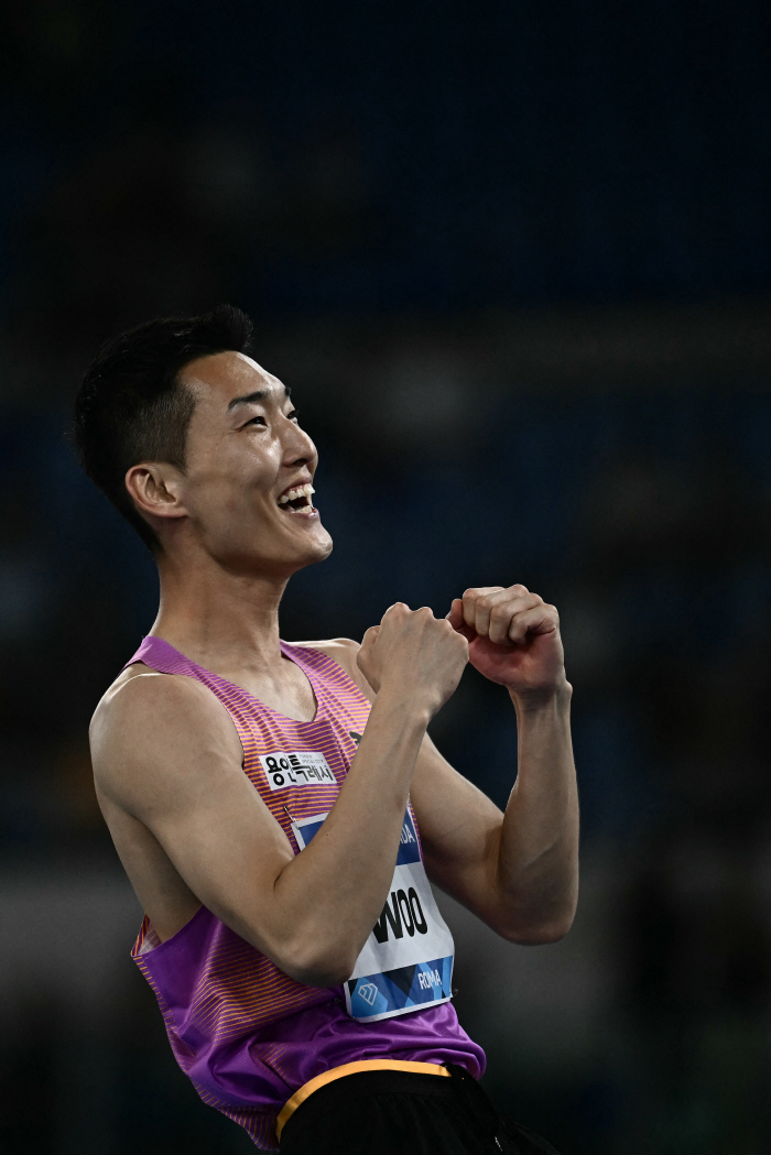 Crazy! Woo Sang-hyuk even had the season's best 2m32 Roman Diamond League..All six competitions participated this year are amazing