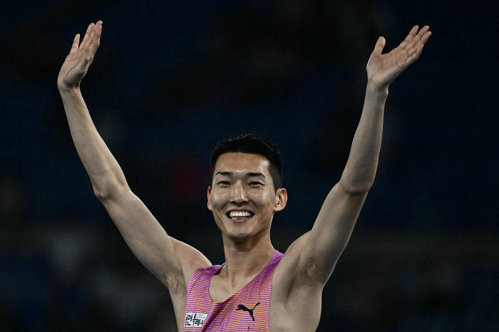 Crazy! Woo Sang-hyuk even had the season's best 2m32 Roman Diamond League..All six competitions participated this year are amazing