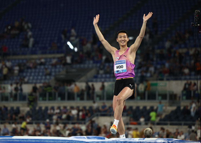 Crazy! Woo Sang-hyuk even had the season's best 2m32 Roman Diamond League..All six competitions participated this year are amazing
