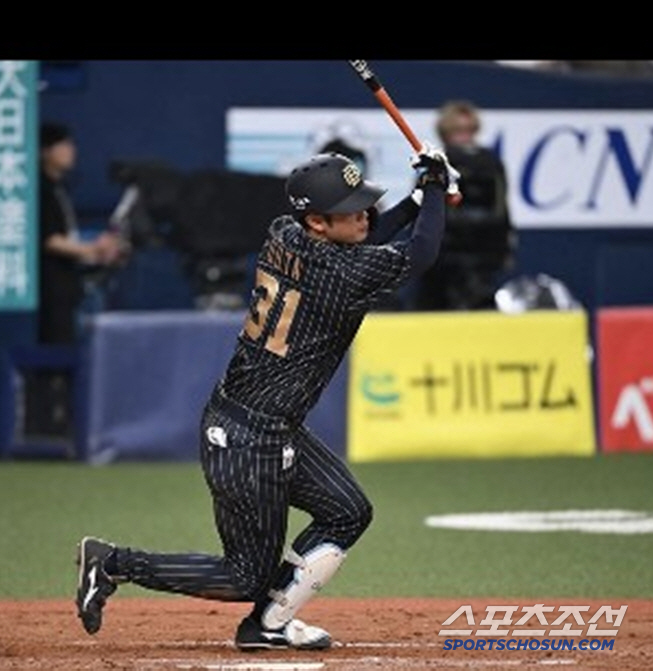 Even if you rub your eyes and look at it again, there is no hitter with a batting average of 0.298 