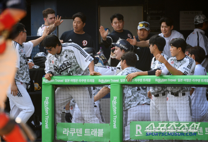 It's like Cheongryonggi high school baseball. Doosan's training atmosphere has changed these days, and special training after the game with strong shouts