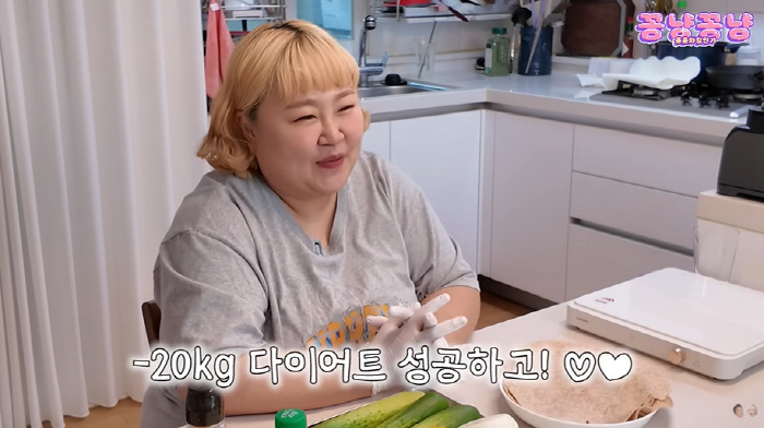 Hong Yoon-hwa Shares 20kg Weight Loss Journey with Cucumber Sandwich Recipe