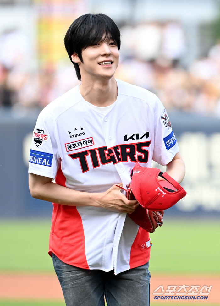  ATEEZ Yun Ho, so handsome