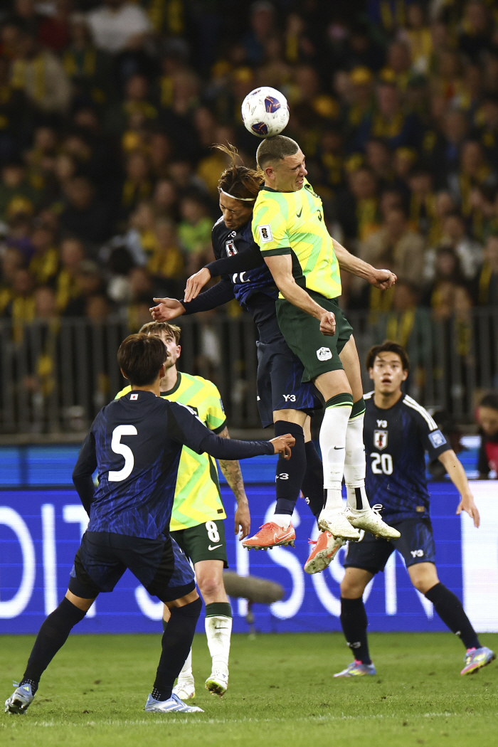 Shame on you! 2nd Army Rotation → 01 Defeat Against Australia A storm after the defeat, a wave of criticism around the world explodes