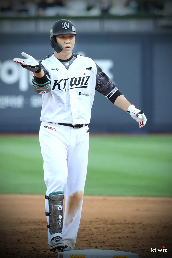 Trade transfer players again multi-hit  Ko Young-pyo 5 wins KT, SSG 3 consecutive wins 
