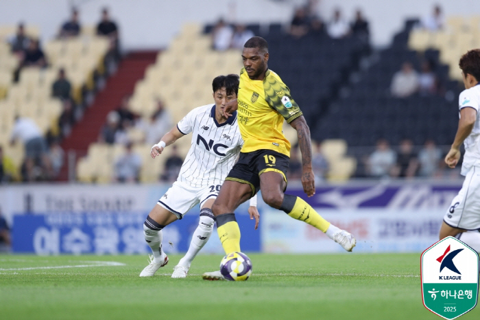 Valdivia's first goal, E-Land, ranked third in the E-Land, ranked fourth in South Jeolla Province, drew 11 after a bloody battle
