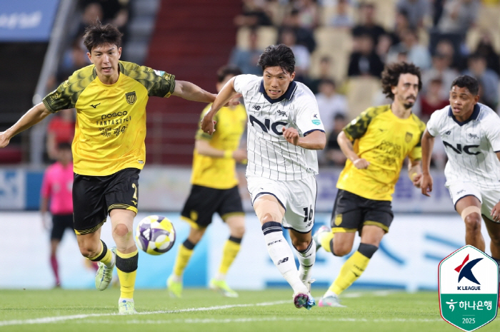 Valdivia's first goal, E-Land, ranked third in the E-Land, ranked fourth in South Jeolla Province, drew 11 after a bloody battle