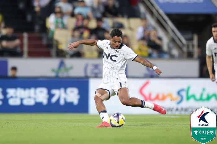 Valdivia's first goal, E-Land, ranked third in the E-Land, ranked fourth in South Jeolla Province, drew 11 after a bloody battle